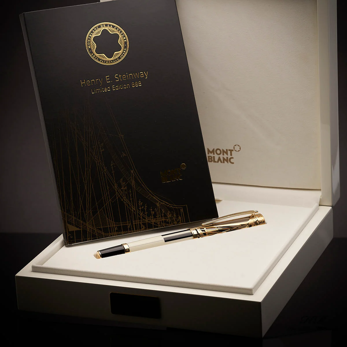 Montblanc Patron of Art 888 Füller Sammlung Regent 1995 - Victoria & Albert 2022 - Image 2