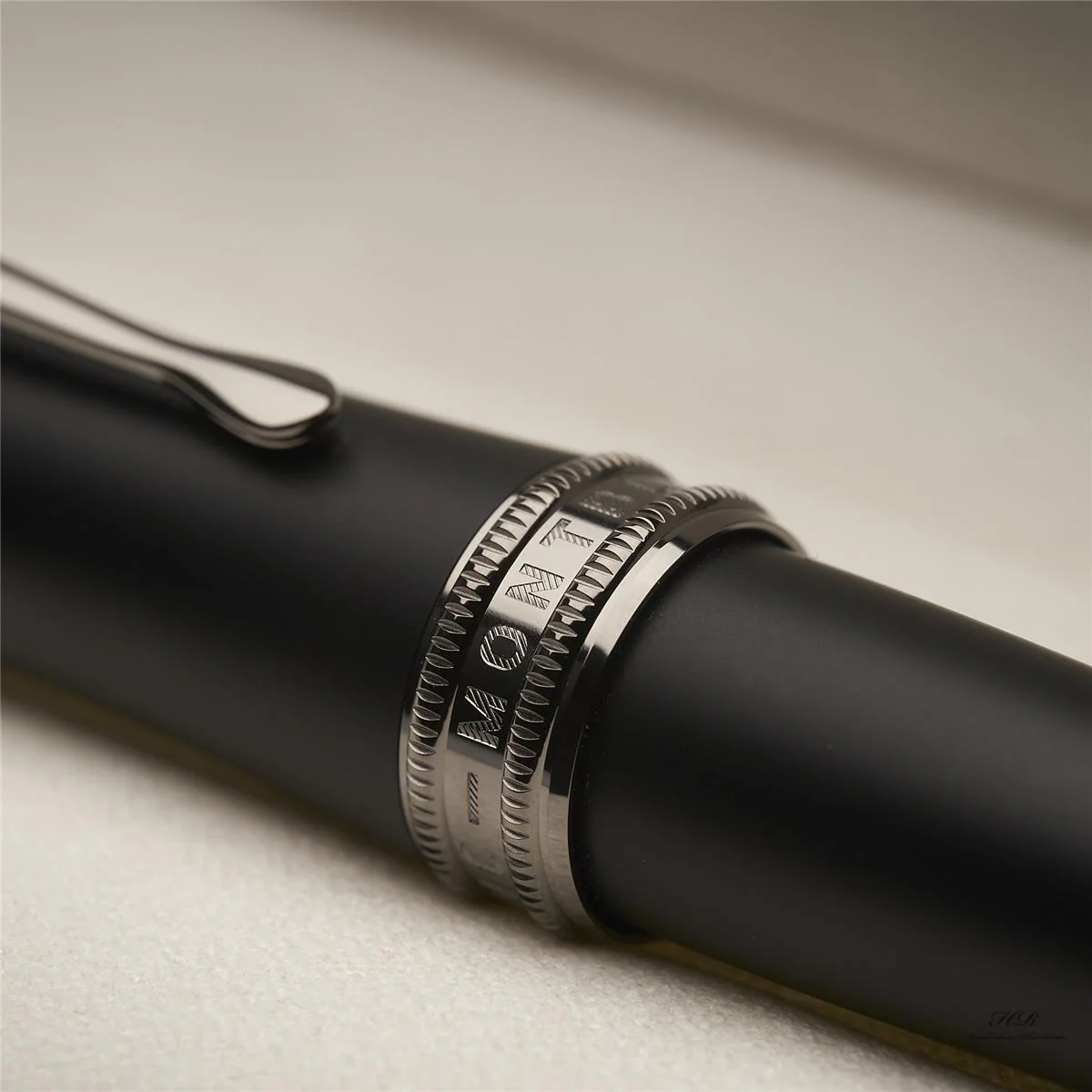 Montblanc Bonheur Boyfriend Roller Ball Fine Liner Edelharz Black ID 118498 OVP - Image 4