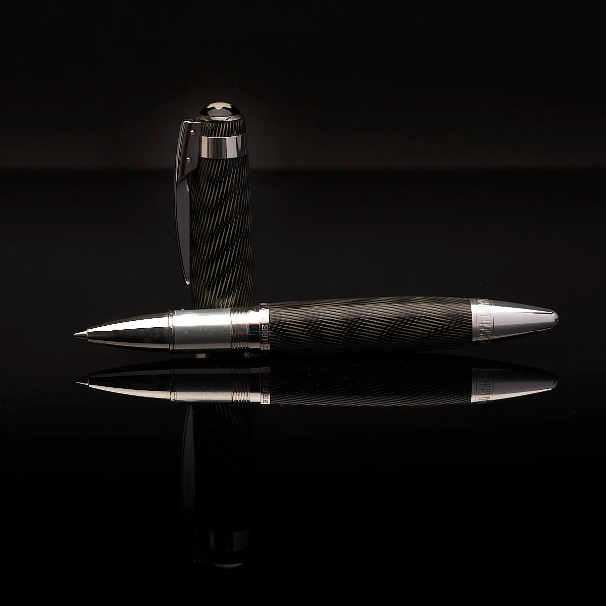 Montblanc Great Characters Limited Edtion Alfred Hitchcock Rollerball ID 106509 - Image 2