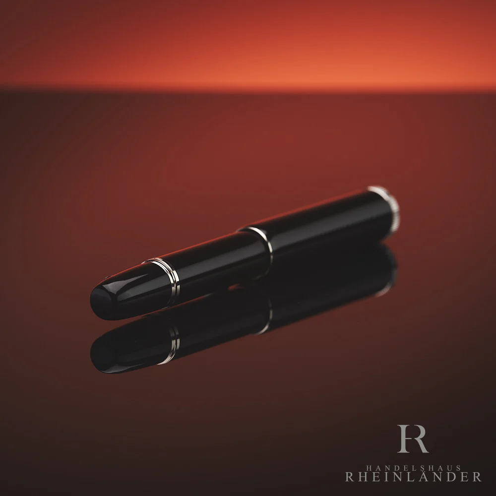 Montblanc Heritage Rouge et Noir Special Edition Baby Black Fountain Pen 127801 - Image 3
