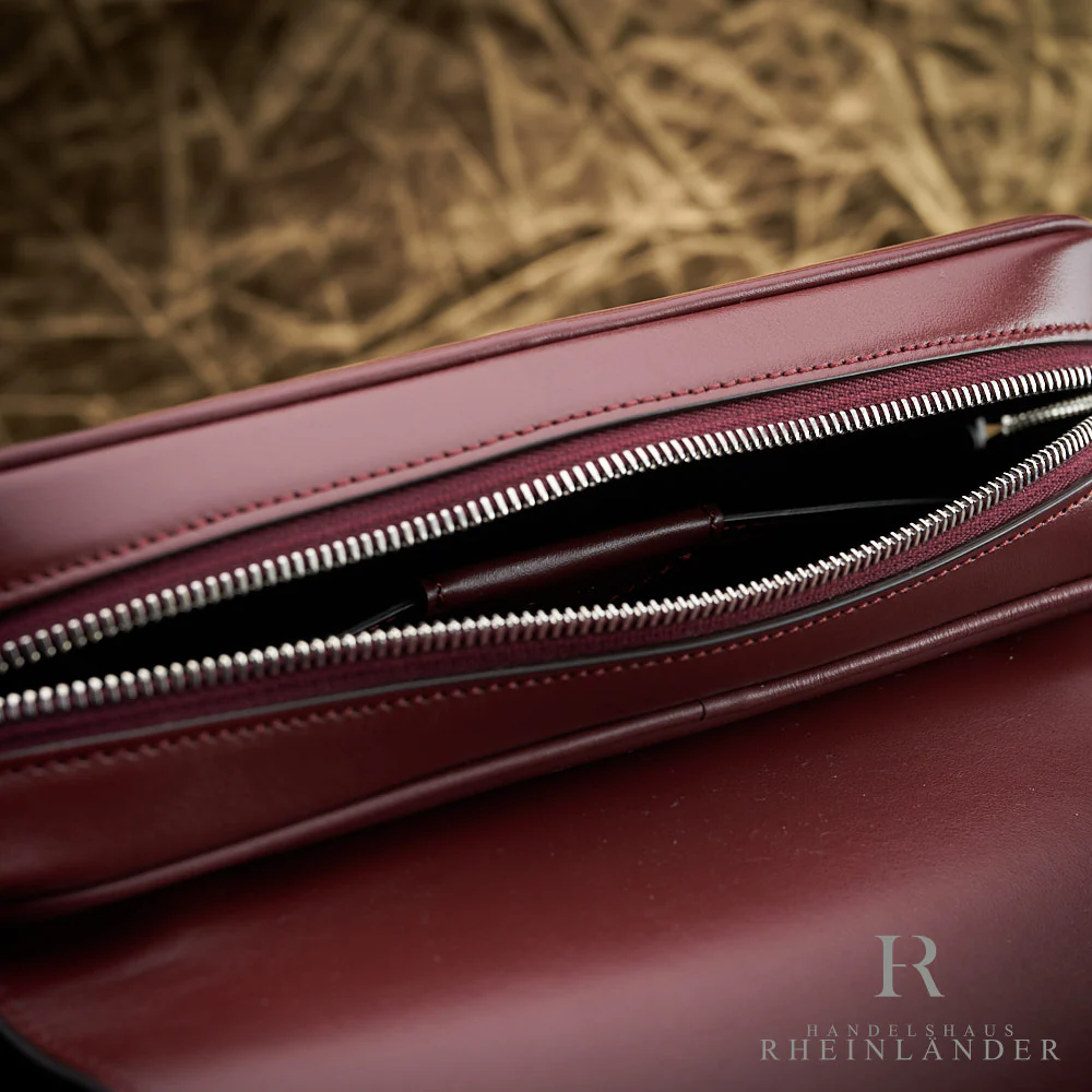 Montblanc Leather Goods Meisterstück Messenger Bag Sfumato Burgundy 131678 - Image 3