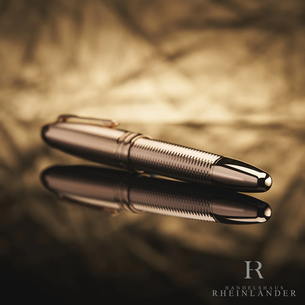 Montblanc Meisterstück Solitaire Geometry Champagne Rollerball ID 132133-118102 - Image 4