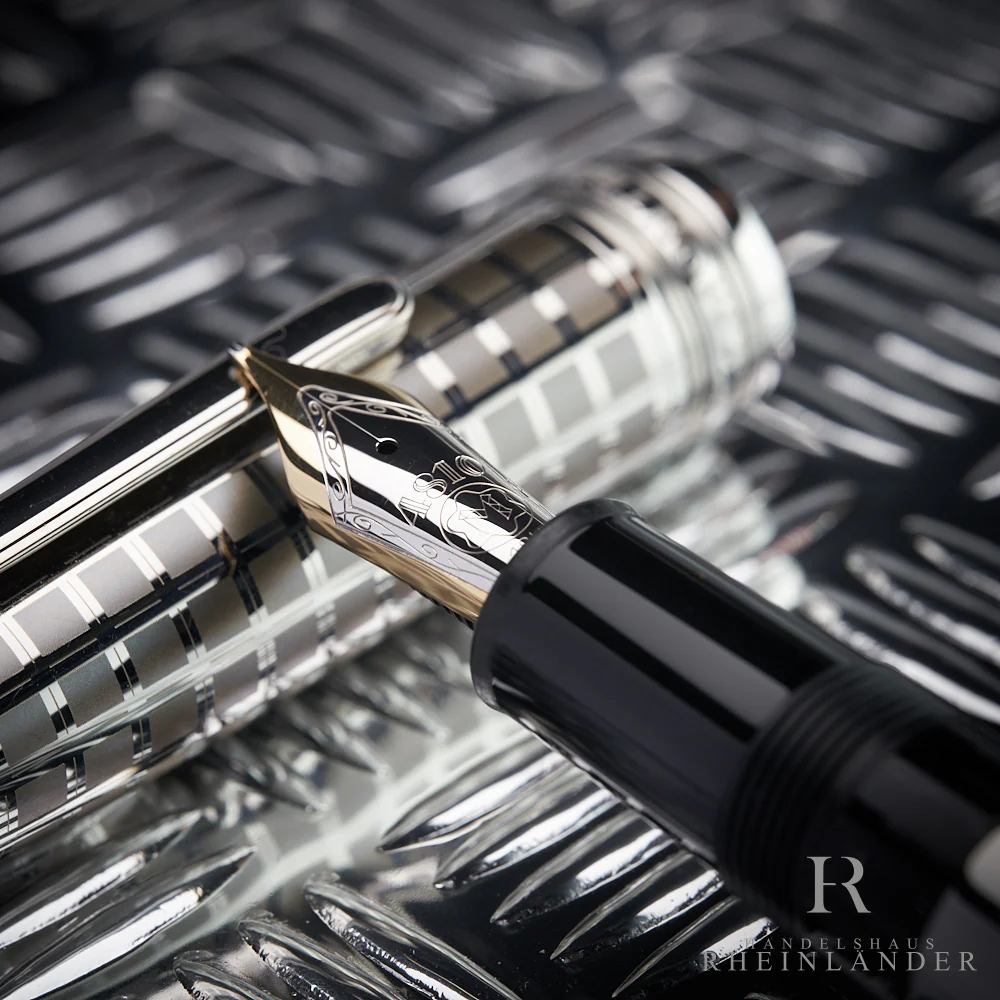 Montblanc Meisterstück Solitaire Stainless Steel II LeGrand Fountain Pen 23846 - Image 5