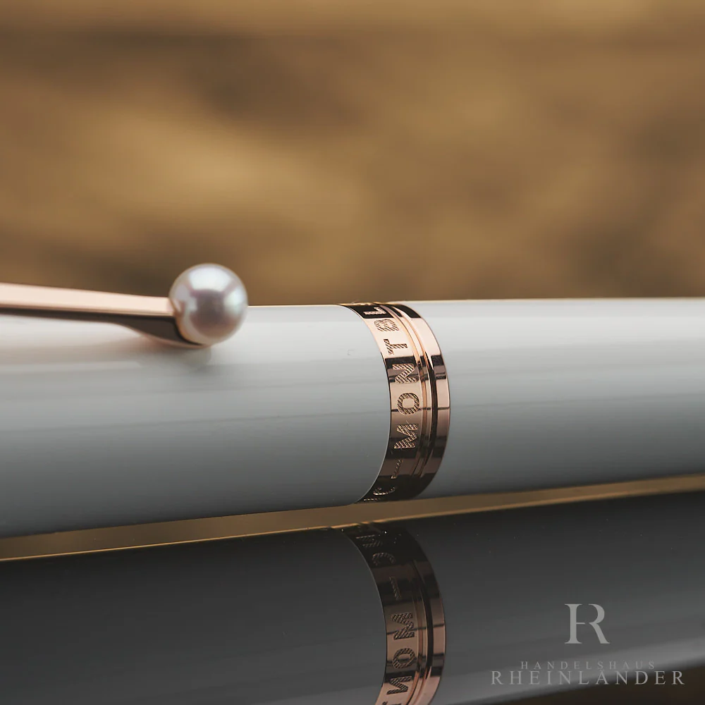 Montblanc Muses Marilyn Monroe Special Edition Pearl Rollerball ID 132121-117885 - Image 4