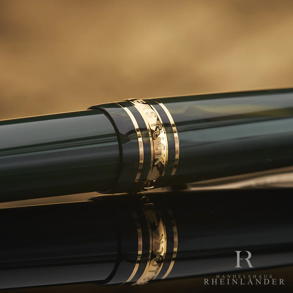 Montblanc The Origin Collection Classique Fountain Pen Green Resin ID 131342 - Image 4