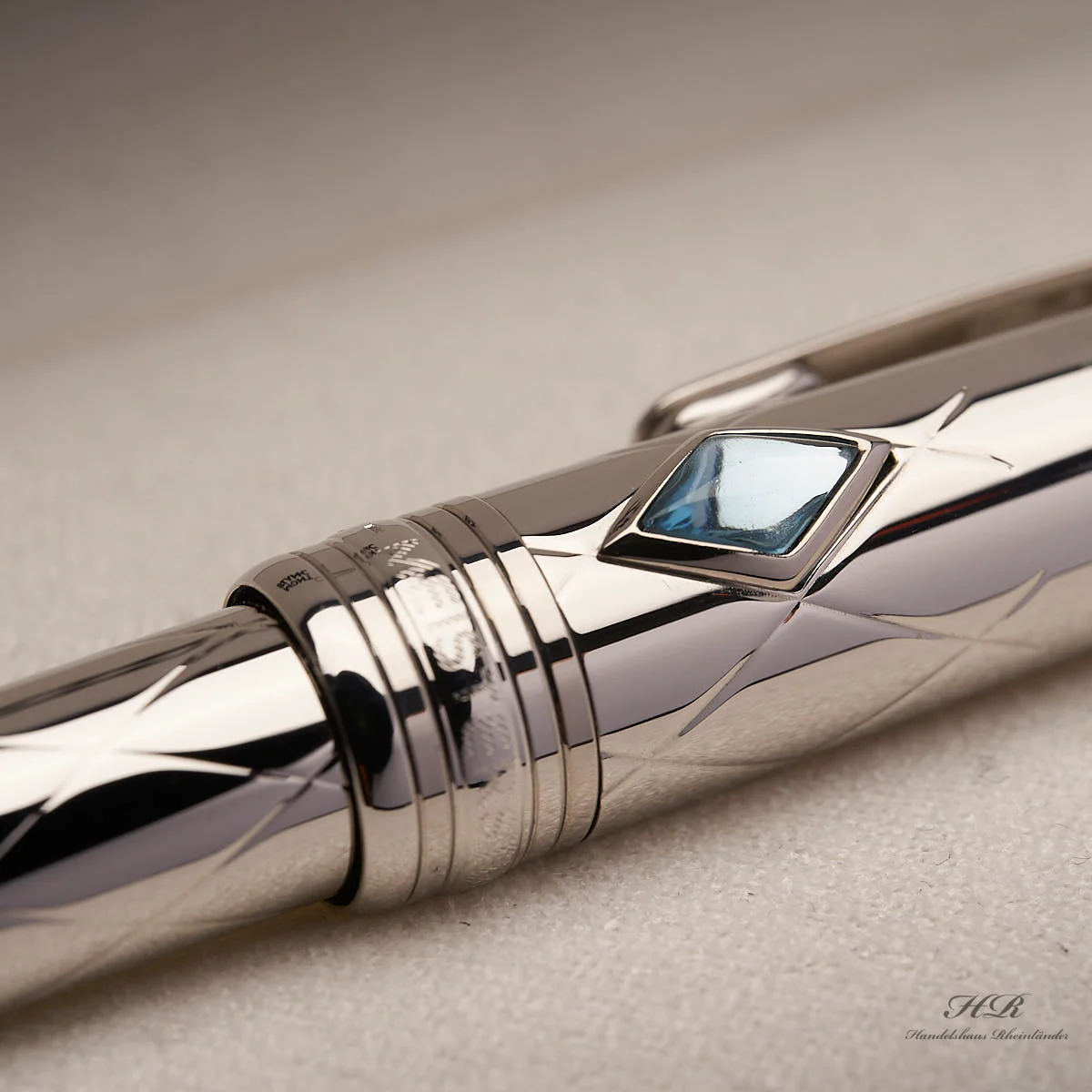 Montblanc Solitaire Artisan Collection Jungle Eyes Topaz Platinum Fountain Pen - Image 4