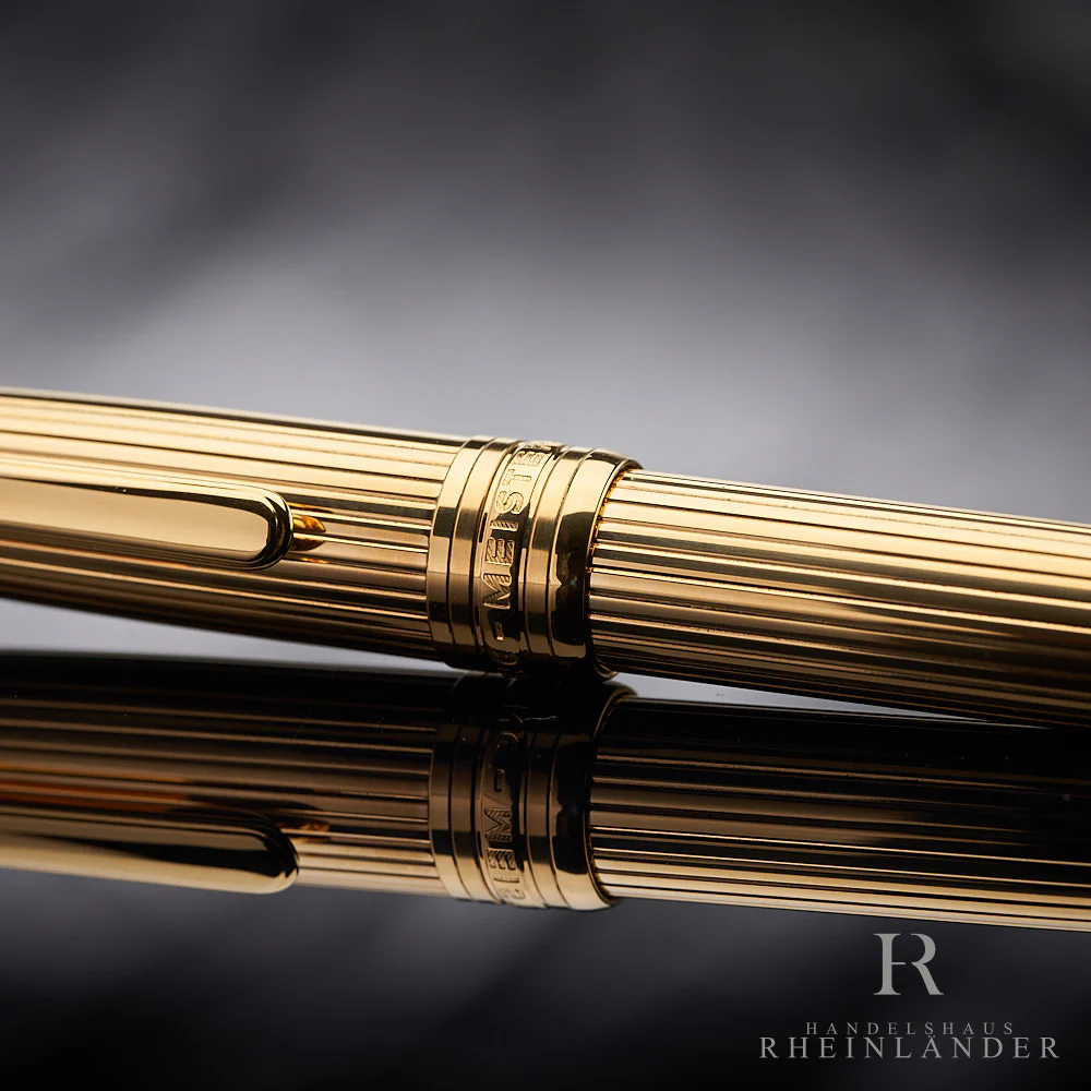 Montblanc Meisterstück Solitaire Classique Gold Plated Pinstripe Ballpoint Pen - Image 4
