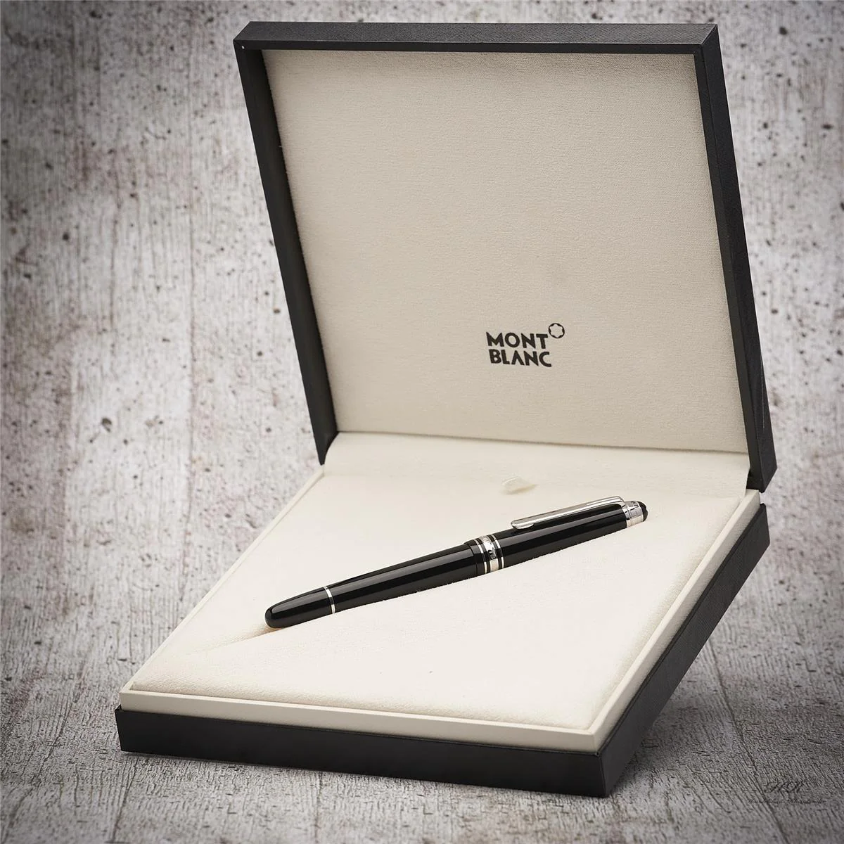 Montblanc Meisterstück Unicef 2013 Classique No 145 Platin Line Füller ID 109353
