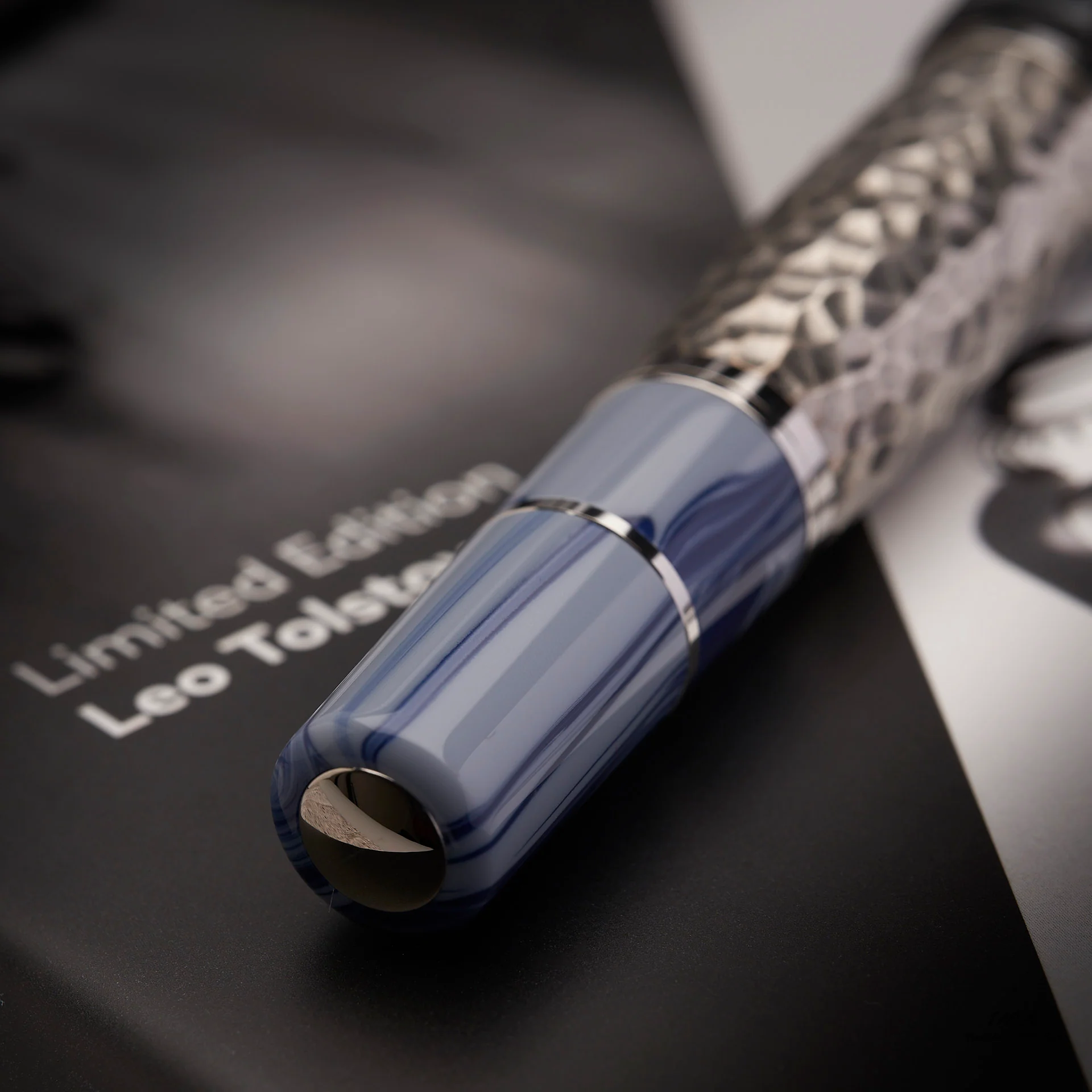 Montblanc Writers Edition von 2015 Leo Tolstoy Rollerball Fine Liner ID 111051 - Image 3
