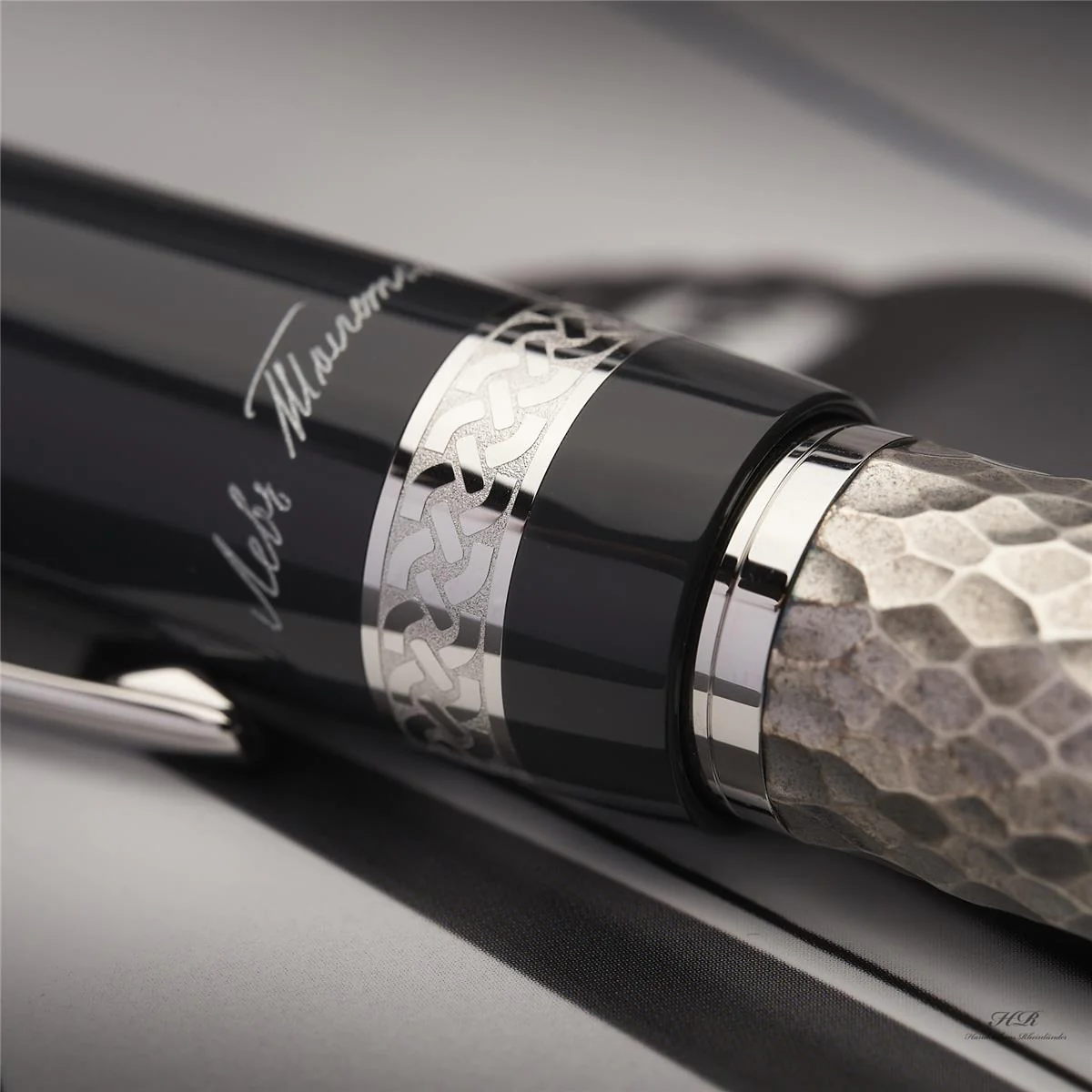 Montblanc Writers Edition von 2015 Leo Tolstoy Rollerball Fine Liner ID 111051 - Image 4