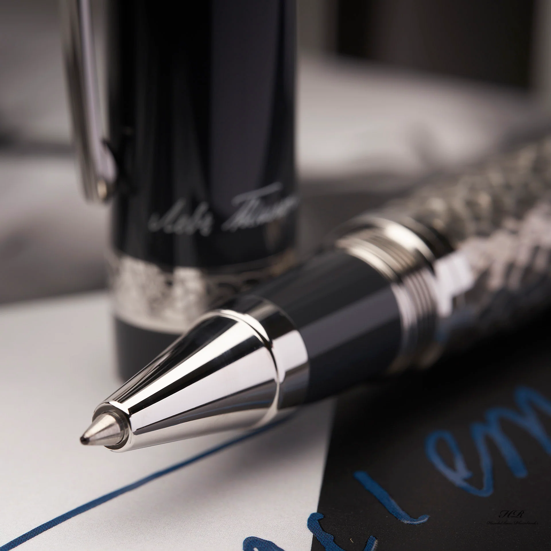 Montblanc Writers Edition von 2015 Leo Tolstoy Rollerball Fine Liner ID 111051 - Image 5