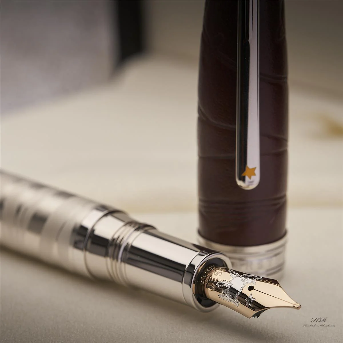 Montblanc Le Petit Prince Solitaire Aviator No 146 Le Grand Füller ID 119684 - Image 4