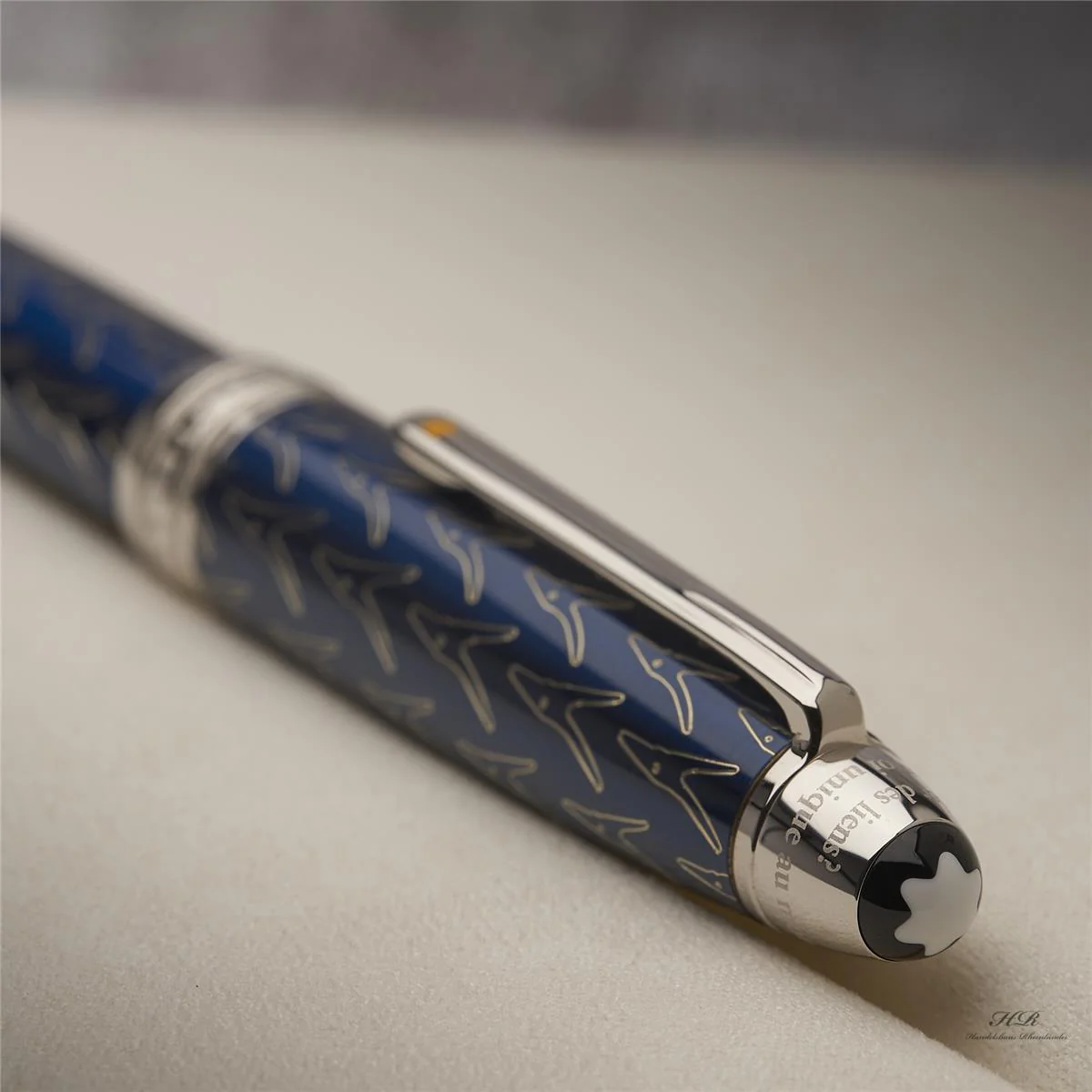 Montblanc Meisterstück Le Petit Prince Solitaire Le Grand Rollerball ID 118066 - Image 3